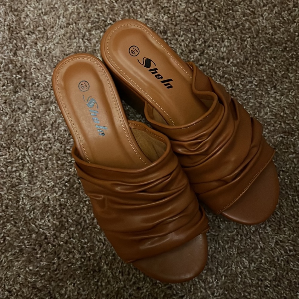 Never worn Womens shoe